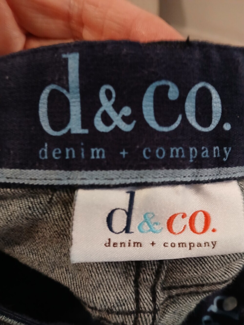 Denim And Co. Ladies Blue Jeans. Size 4 Tall - Picture 10 of 14